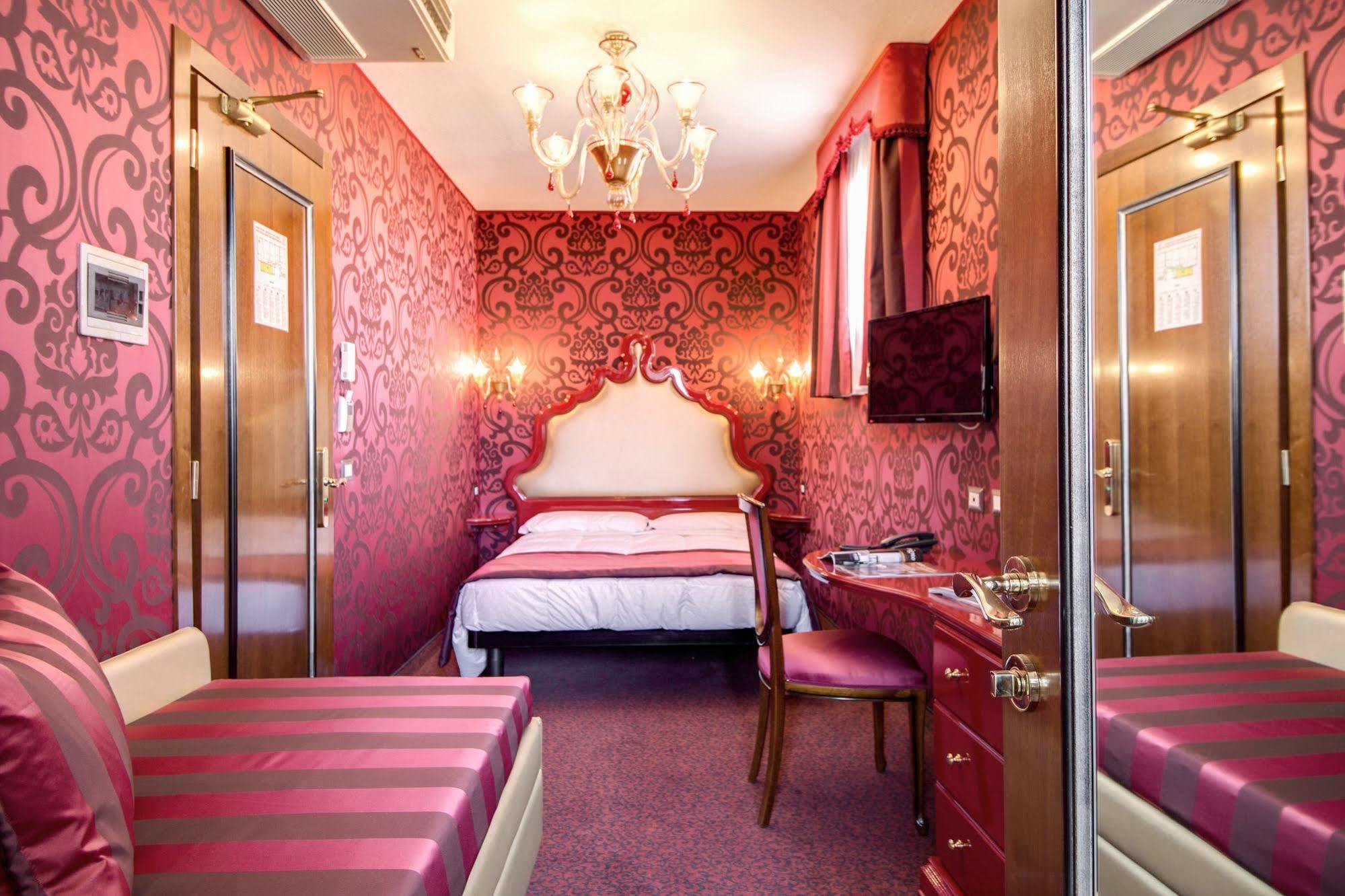 ดอมุส กาวานิส Hotel เวนิส ภายนอก รูปภาพ